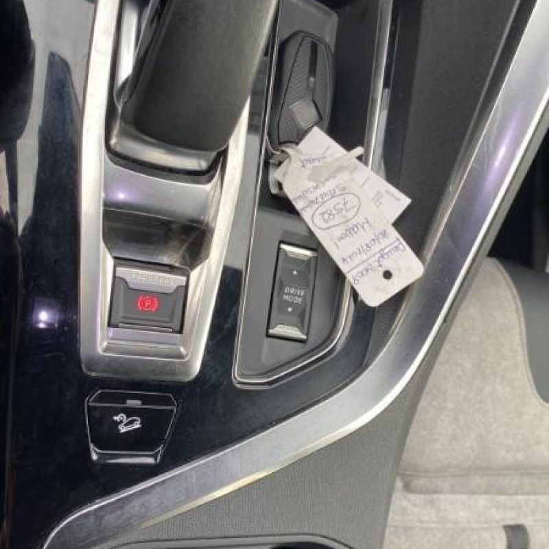 PEUGEOT 3008 2 PHASE 2 1.6i - 16V TURBO HYBRID 4X4 Photo n°17