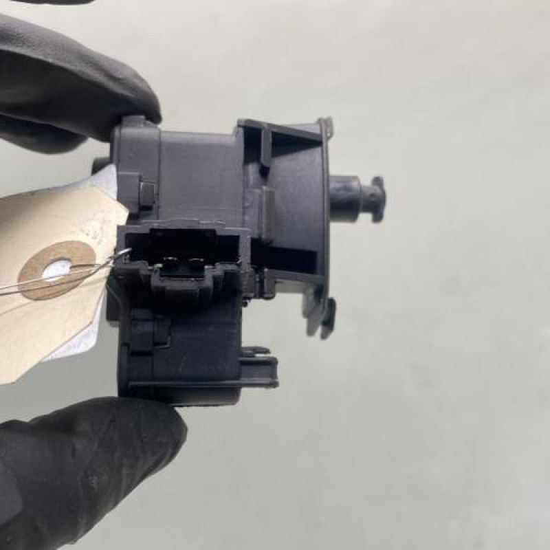 Actionneur verrou trappe d'essence AUDI A4 3 Photo n°3