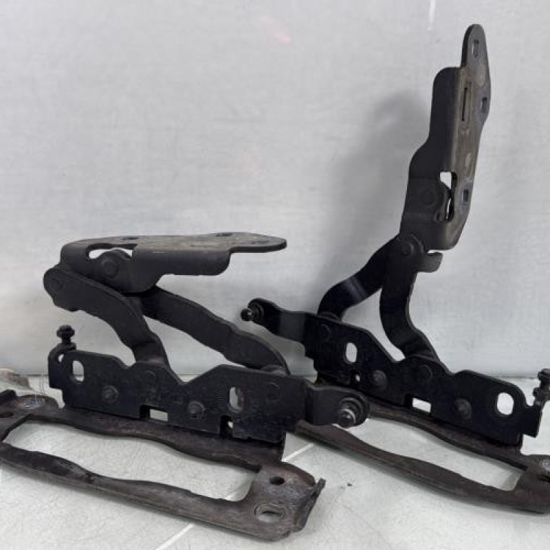 Charniere de capot MERCEDES CLASSE C 204 Photo n°1