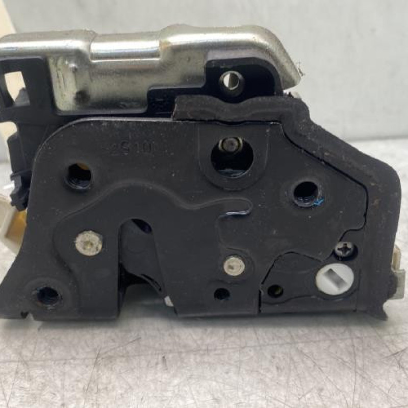 Serrure arriere gauche AUDI A4 3 Photo n°2