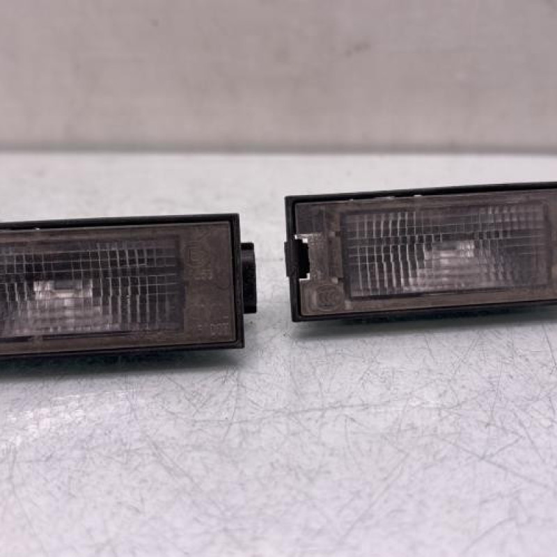 Eclairage de plaque RENAULT MEGANE 4 Photo n°1