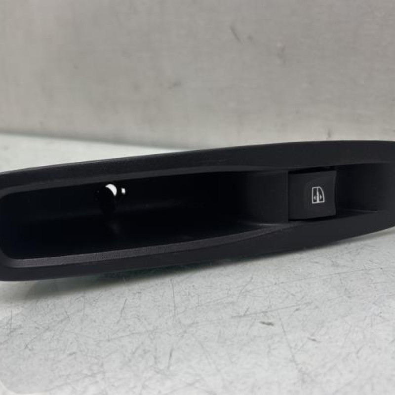 Interrupteur de leve vitre arriere droit RENAULT MEGANE 4 Photo n°1