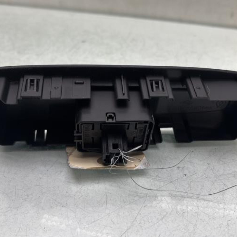 Interrupteur de leve vitre avant droit RENAULT MEGANE 4 Photo n°2