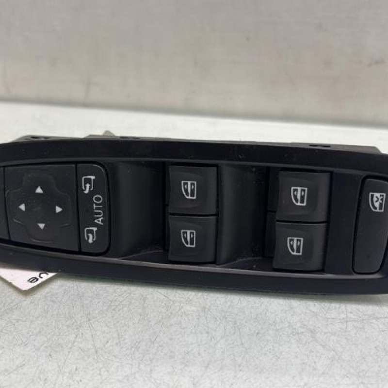 Interrupteur de leve vitre avant gauche RENAULT MEGANE 4 Photo n°1