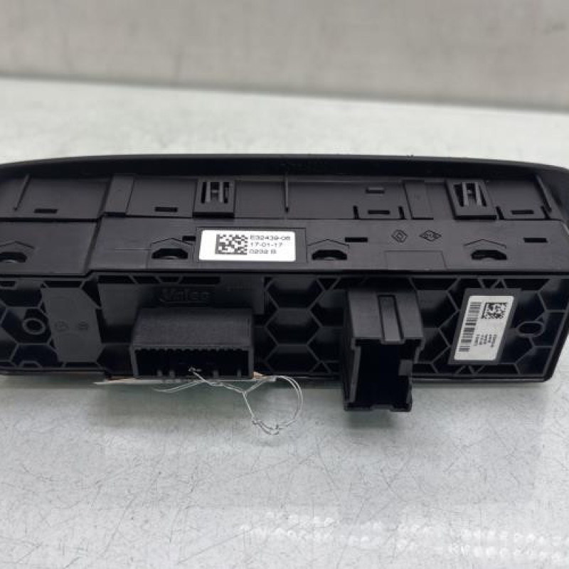 Interrupteur de leve vitre avant gauche RENAULT MEGANE 4 Photo n°2