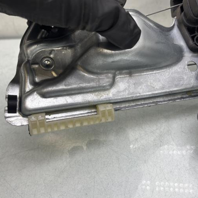 Leve vitre electrique arriere gauche RENAULT MEGANE 4 Photo n°4