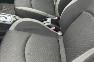 Attache ceinture avant gauche PEUGEOT 206