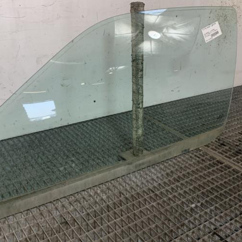 Vitre avant gauche VOLKSWAGEN POLO 3 Photo n°2