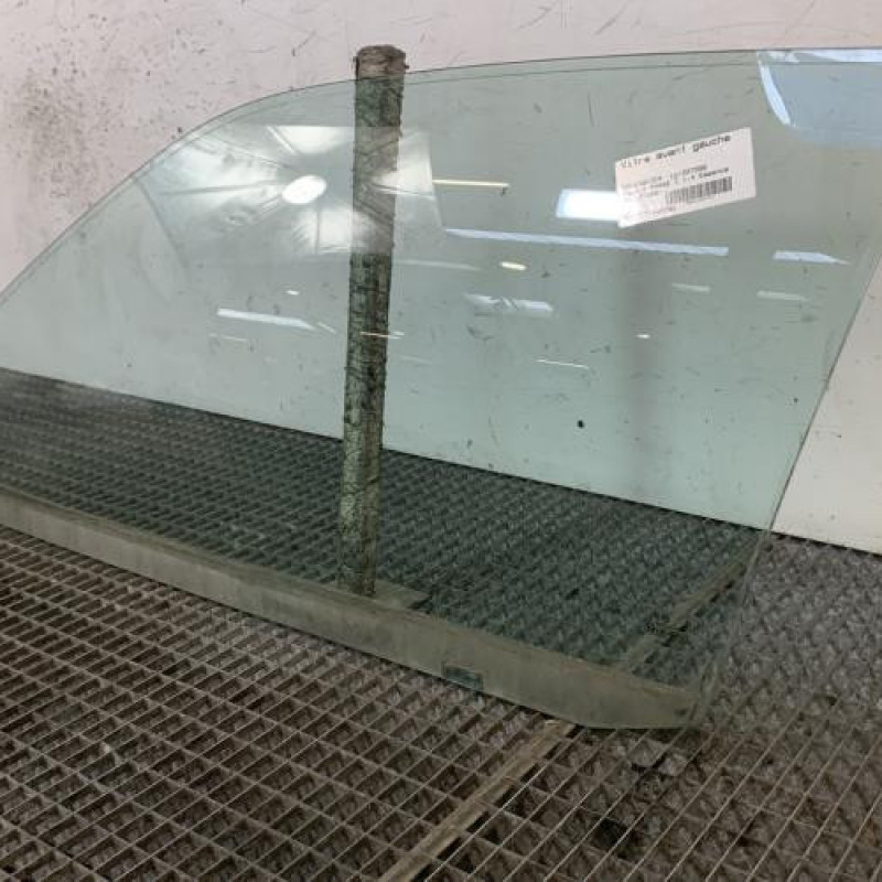 Vitre avant gauche VOLKSWAGEN POLO 3 Photo n°3