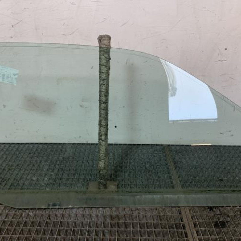 Vitre avant gauche VOLKSWAGEN POLO 3 Photo n°4