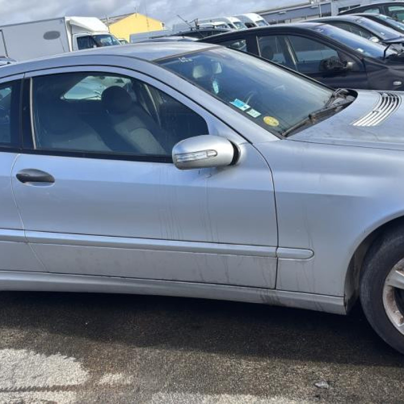 Pare choc avant MERCEDES CLASSE C 203 COUPE SPORT Photo n°11
