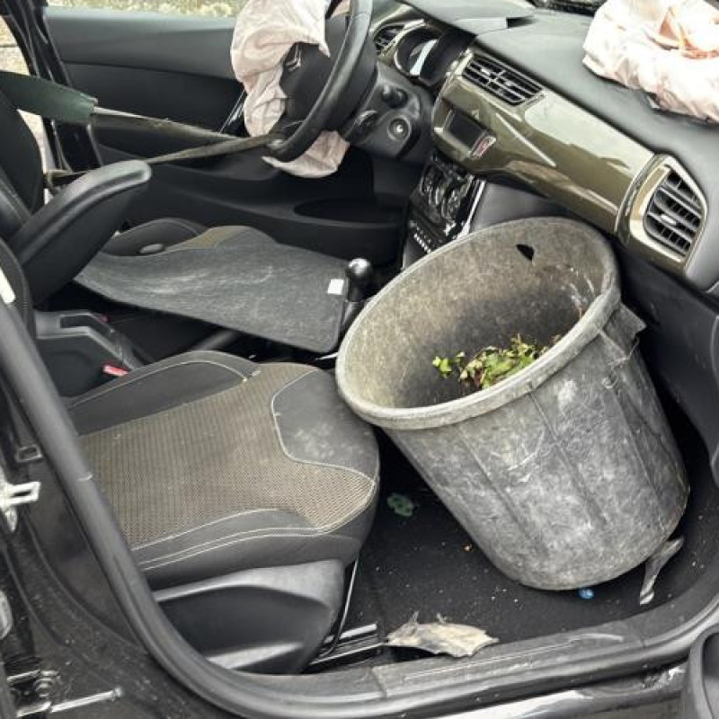 Custode avant gauche (porte) CITROEN C3 2 Photo n°6
