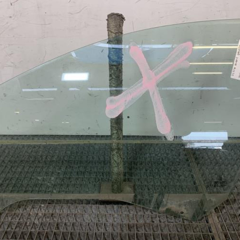 Vitre avant gauche PEUGEOT 206 Photo n°1