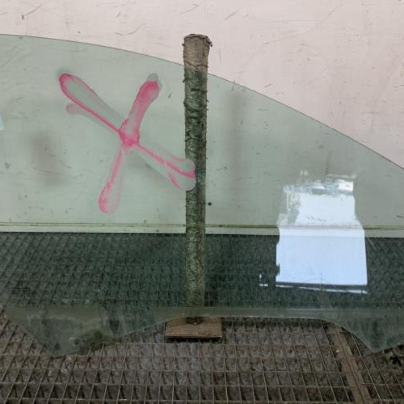 Vitre avant gauche PEUGEOT 206 Photo n°4