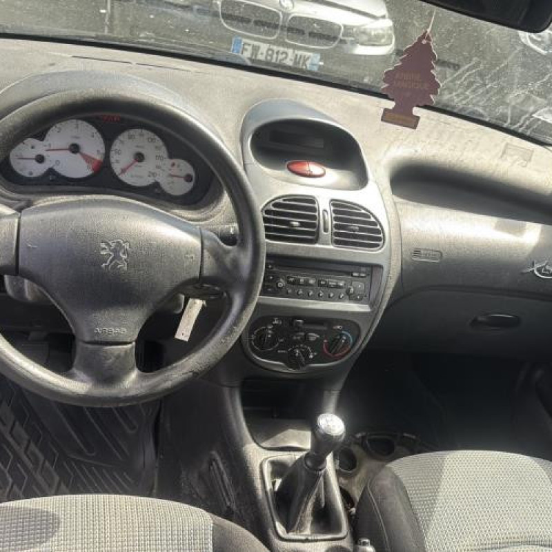 Pare choc avant PEUGEOT 206 Photo n°17