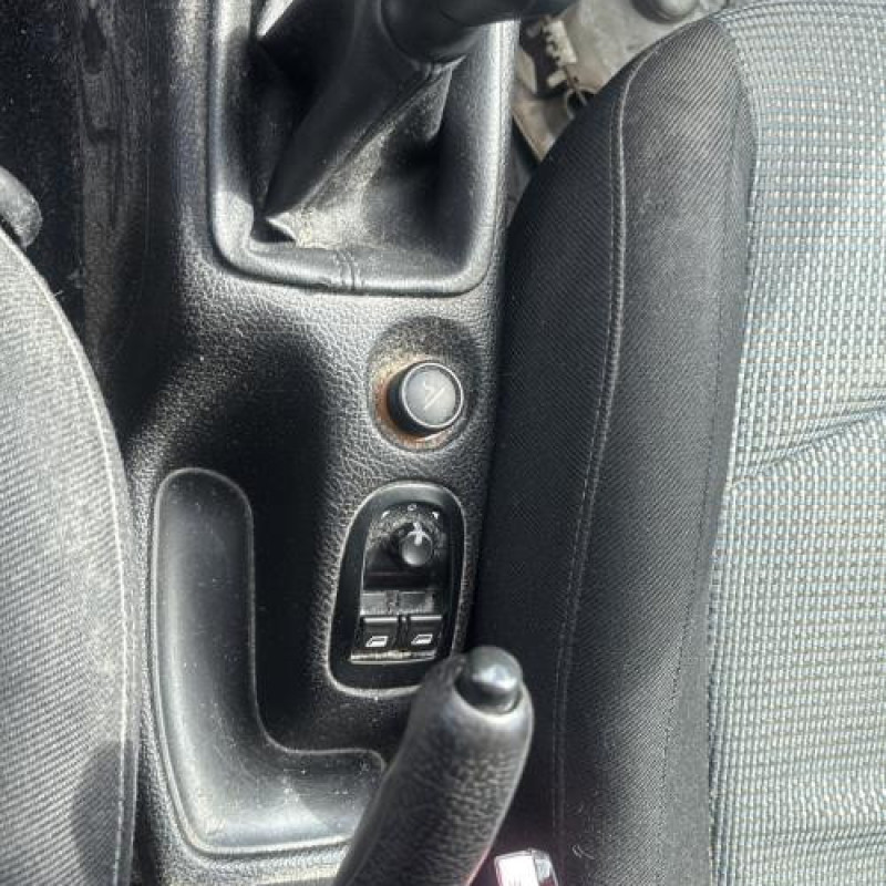 Vitre avant gauche PEUGEOT 206 Photo n°19