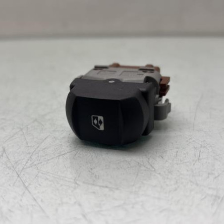 Interrupteur de leve vitre arriere droit RENAULT VEL SATIS Photo n°1