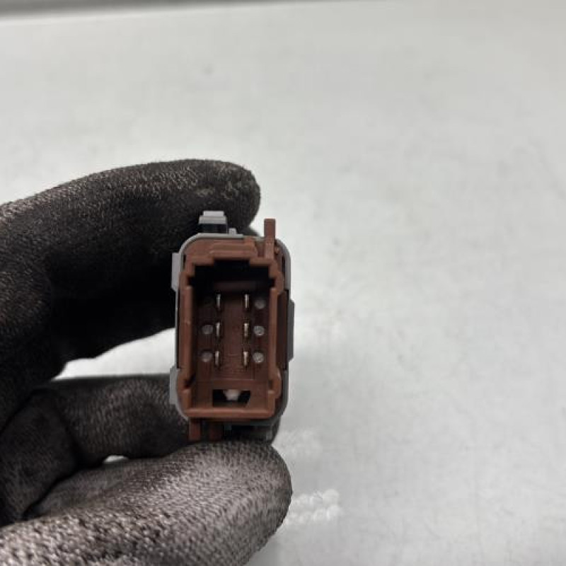 Interrupteur de leve vitre arriere droit RENAULT VEL SATIS Photo n°3