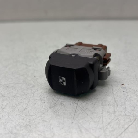 Interrupteur de leve vitre arriere gauche RENAULT VEL SATIS Photo n°1