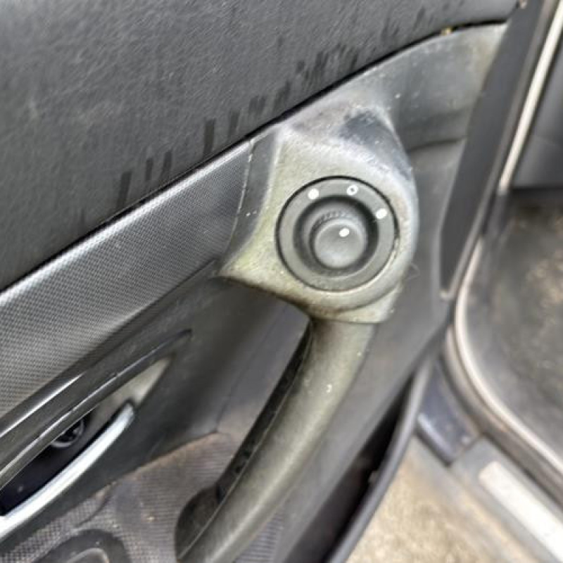 Interrupteur de leve vitre arriere gauche RENAULT VEL SATIS Photo n°14