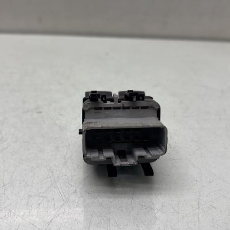 Interrupteur de leve vitre avant gauche RENAULT VEL SATIS Photo n°2