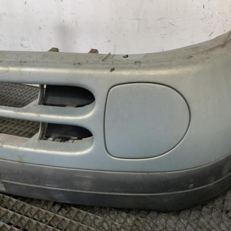 Pare choc avant RENAULT CLIO 2 Photo n°4