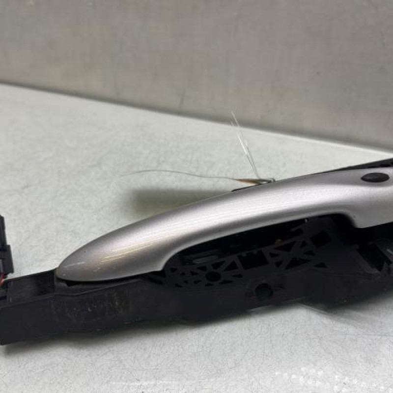 Poignee porte avant droit RENAULT CLIO 4 Photo n°1