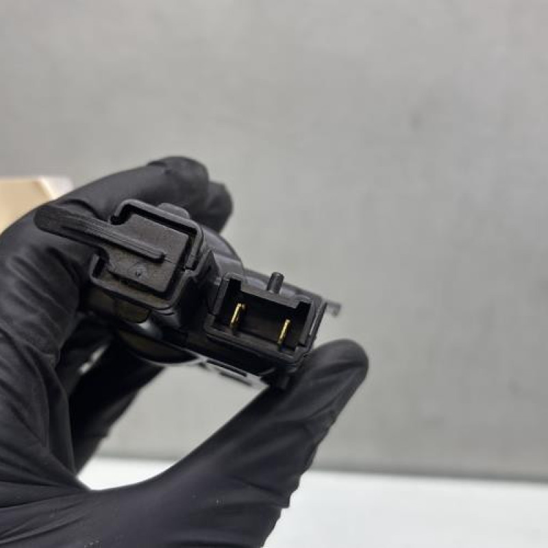 Actionneur verrou trappe d'essence RENAULT CLIO 4 Photo n°4