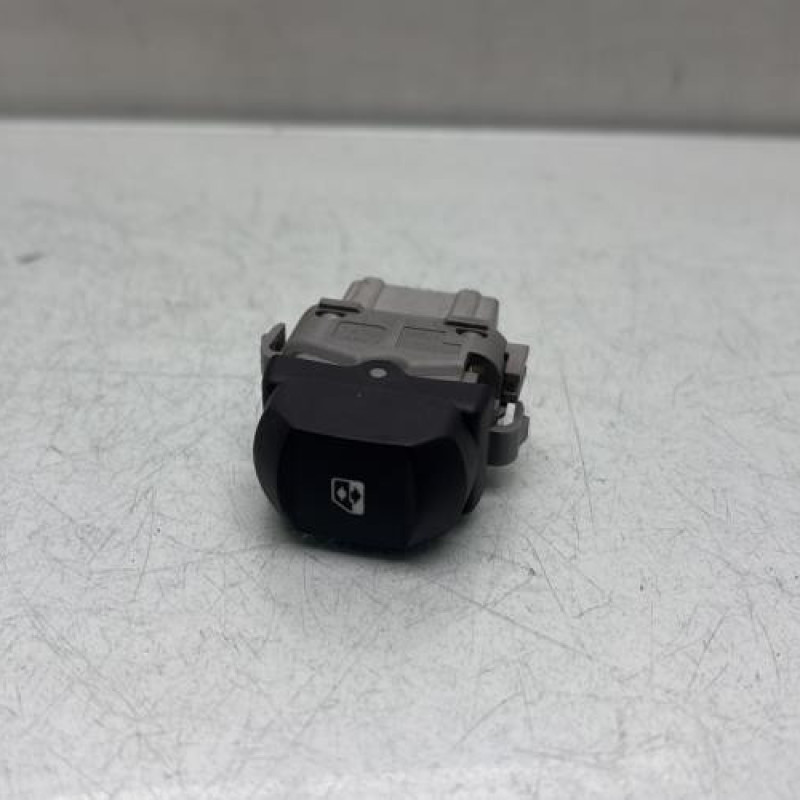 Interrupteur de leve vitre avant droit RENAULT VEL SATIS Photo n°1