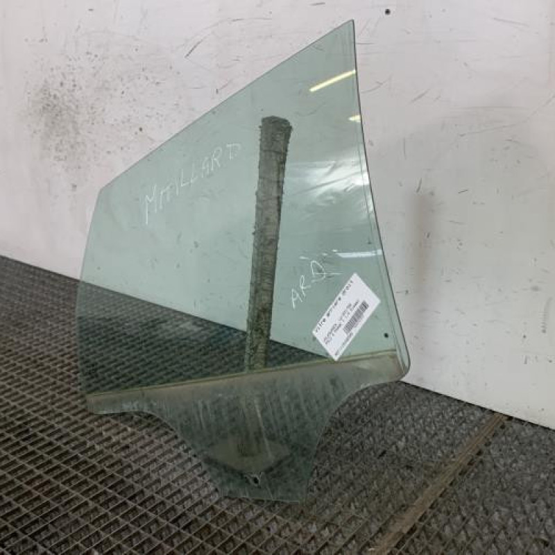 Vitre arriere droit VOLKSWAGEN POLO 4 Photo n°3