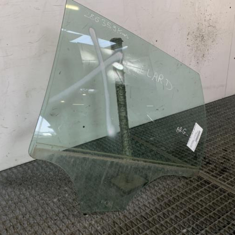 Vitre arriere gauche VOLKSWAGEN POLO 4 Photo n°2