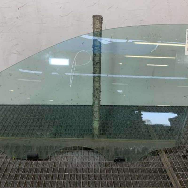 Vitre avant gauche VOLKSWAGEN POLO 4 Photo n°1