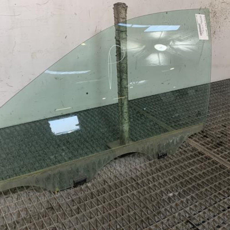 Vitre avant gauche VOLKSWAGEN POLO 4 Photo n°2