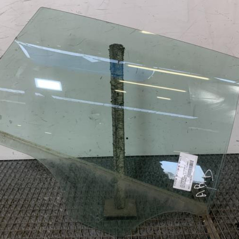 Vitre arriere droit VOLKSWAGEN POLO 4 Photo n°1