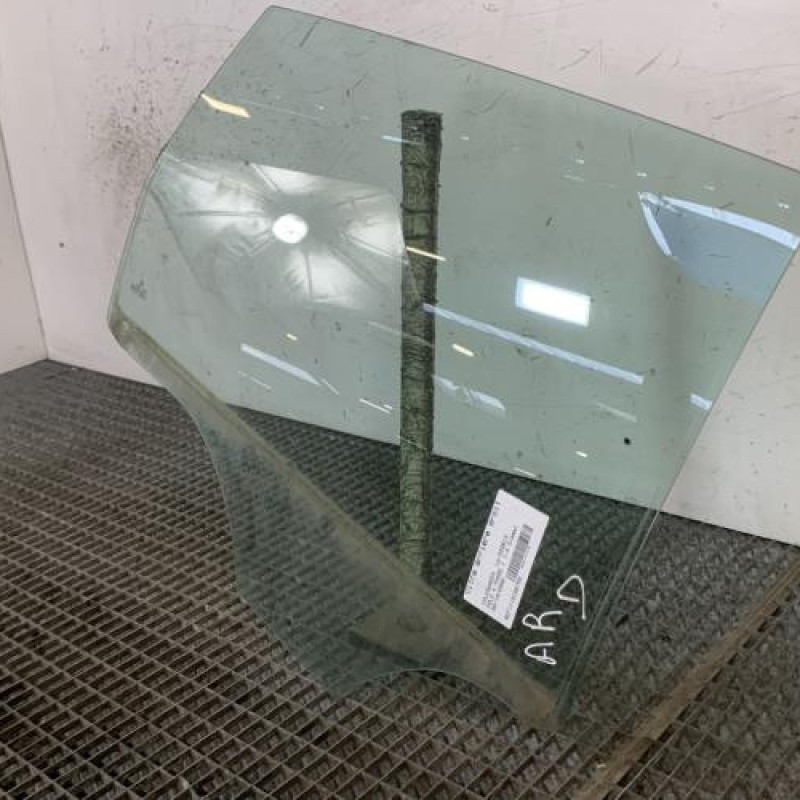 Vitre arriere droit VOLKSWAGEN POLO 4 Photo n°3