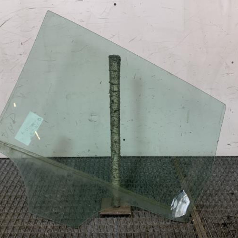 Vitre arriere droit VOLKSWAGEN POLO 4 Photo n°4