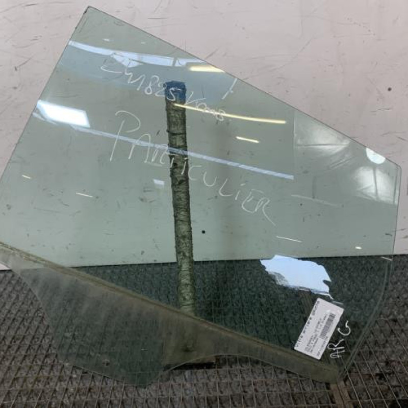 Vitre arriere gauche VOLKSWAGEN POLO 4 Photo n°1