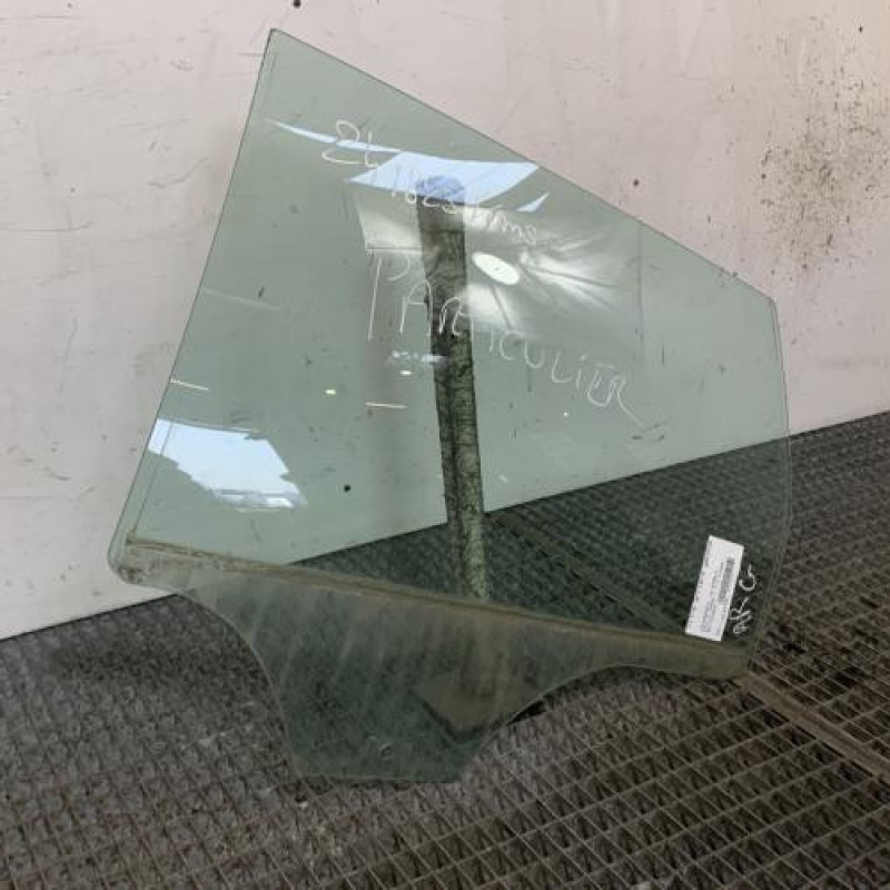 Vitre arriere gauche VOLKSWAGEN POLO 4 Photo n°2