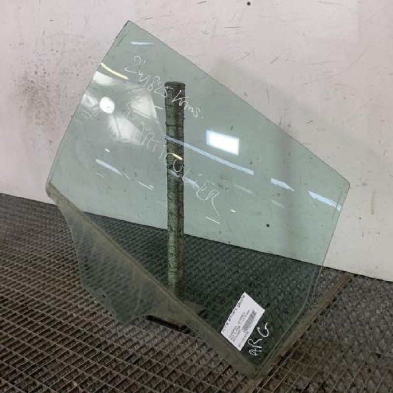 Vitre arriere gauche VOLKSWAGEN POLO 4 Photo n°3