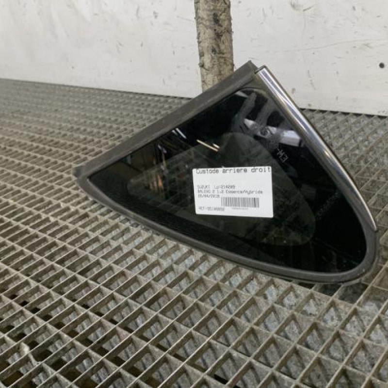 Custode arriere droit SUZUKI BALENO 2 Photo n°2