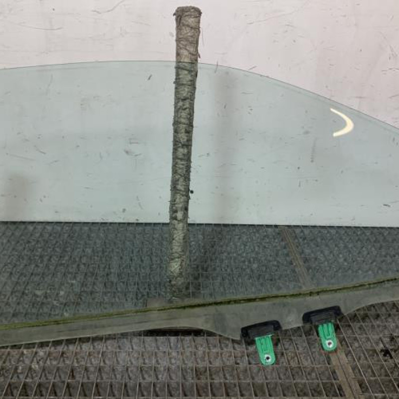 Vitre avant gauche SUZUKI BALENO 2 Photo n°4