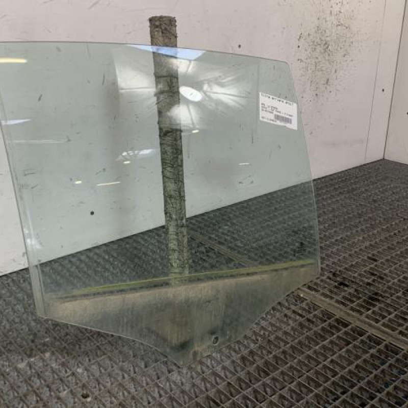 Vitre arriere droit BMW SERIE 1 E87 Photo n°2