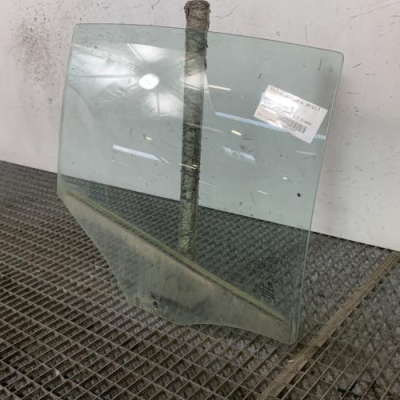 Vitre arriere droit BMW SERIE 1 E87 Photo n°3