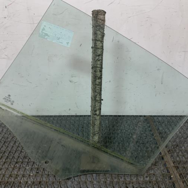 Vitre arriere droit BMW SERIE 1 E87 Photo n°4