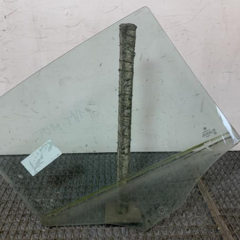 Vitre arriere gauche BMW SERIE 1 E87 Photo n°4