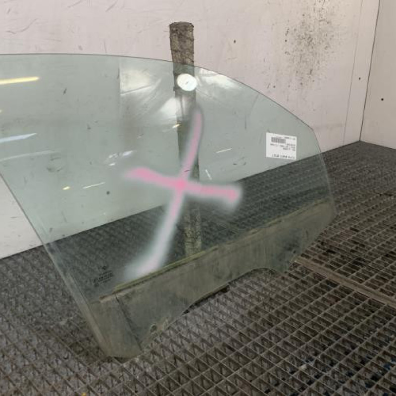 Vitre avant droit BMW SERIE 1 E87 Photo n°2