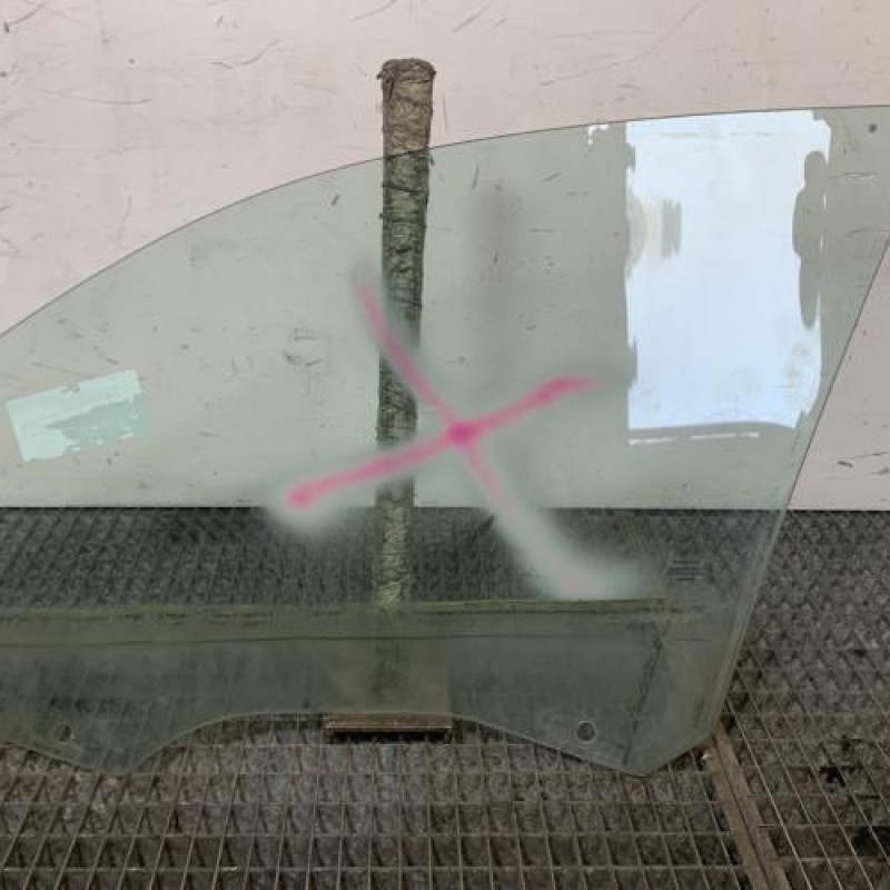 Vitre avant droit BMW SERIE 1 E87 Photo n°4