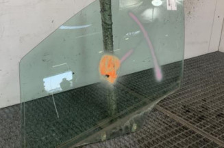 Vitre avant gauche PEUGEOT 207