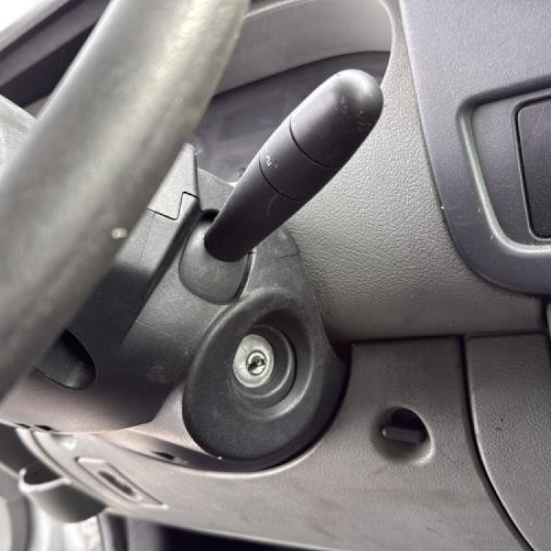 Vitre avant gauche RENAULT MASTER 2 Photo n°13