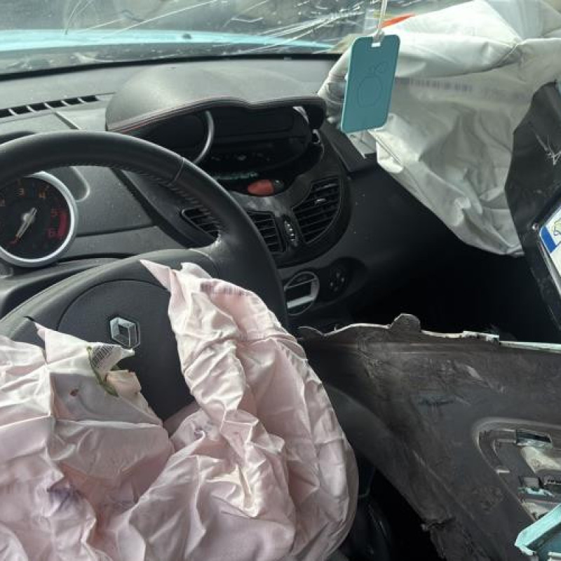 Pare choc arriere RENAULT TWINGO 2 Photo n°17